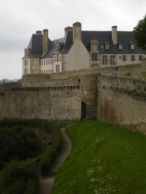 Chambres D'Hotes Logis Du Jerzual Dinan Exterior foto